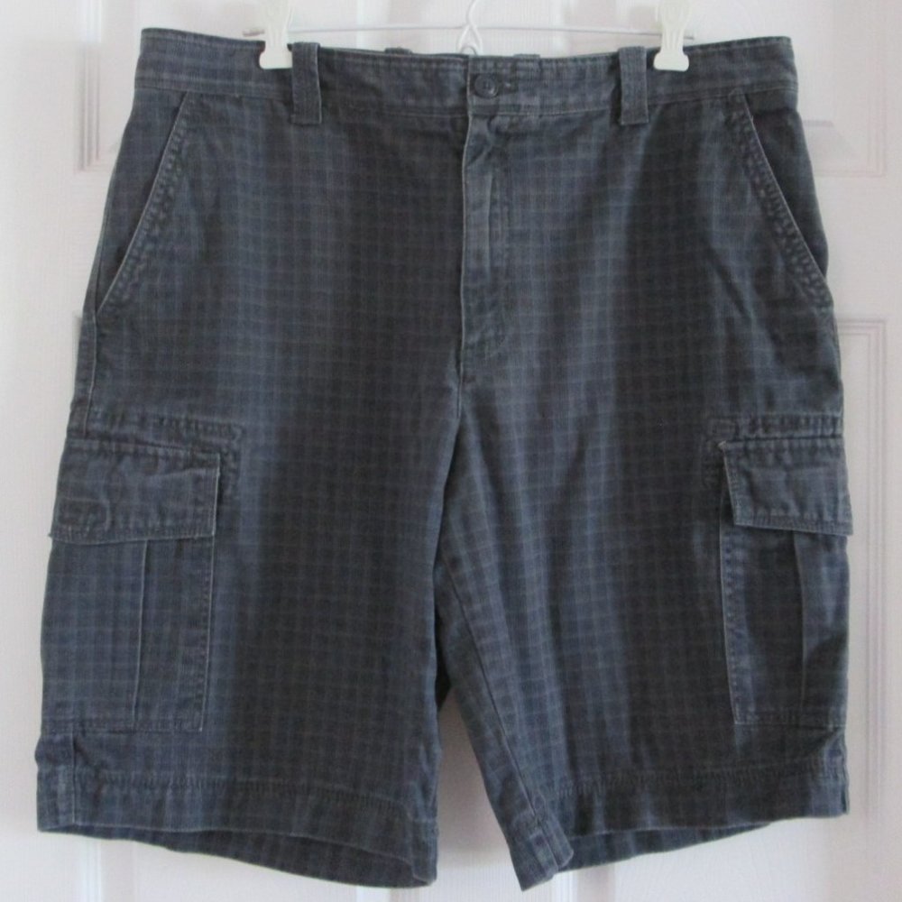 IZOD Cargo Shorts EUC